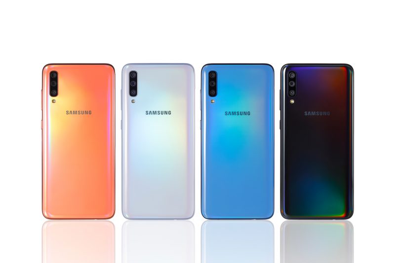 Galaxy A70 eri väreinä.