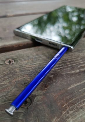 Koloonsa solahtava S Pen -kynä on edelleen Galaxy Note -puhelinten erikoisuus.