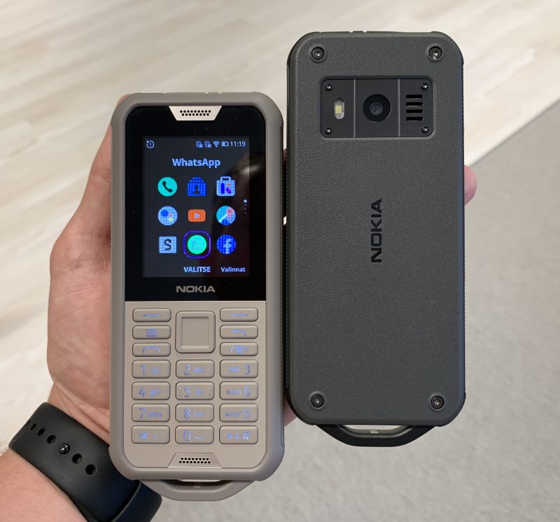 Nokia 800 Tough on Nokia-puhelimista kestävin. Saataville se tulee kahtena värivaihtoehtona.