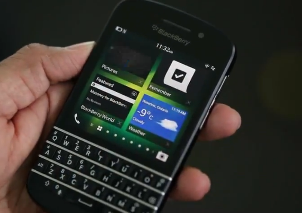 Kuvassa BlackBerry Q10.