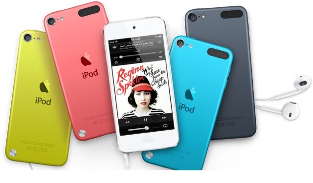 Applen viidennen sukupolven iPod touch eri väreissä.