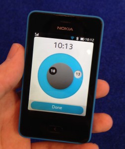 Nokia Asha 501 ja kosketusnäytölle sopiva tapa asettaa herätysaika