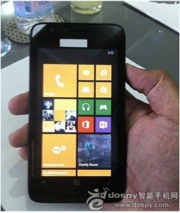 Nokia Lumia 625 dospy.comin julkaisemassa kuvassa