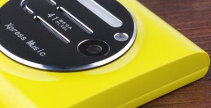 Nokia Lumia 1020 -kopion kamerakohoumasta löytyy kaiutin