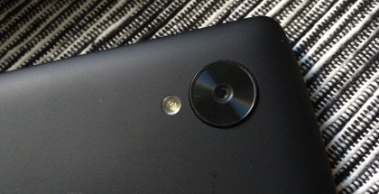 Nexus 5:ssä on kahdeksan megapikselin kamera, joka on varustettu optisella kuvanvakaimella