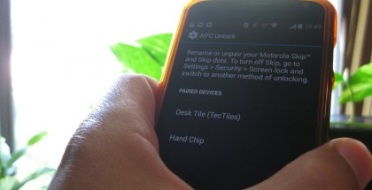 Robert Nelsonin Moto X avautuu NFC-sirun ansiosta käteen poimimalla