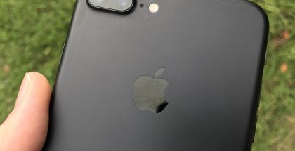 iPhone 7 Plus mattamustana värinä.