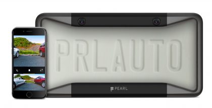 Pearl Auton ensimmäinen tuote oli rekisterikilven pidikkeeseen integroitu peruutuskamera.