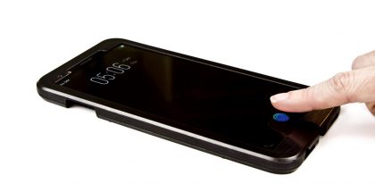Synapticsin Clear ID tuo sormenjälkilukijan osaksi näyttöä.