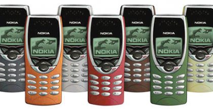 Vaihdettavat värikuoret olivat ainakaan merkittävä seikka jopa puhelimen valinnassa. Kuvassa Nokia 8210.