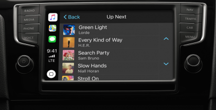 Apple Music auton CarPlay-näkymässä.