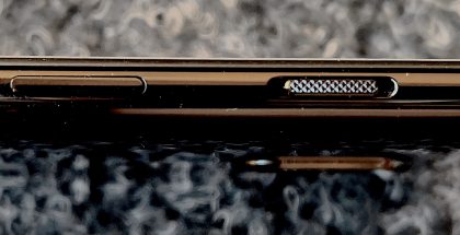 Kolmiasentoinen Alert Slider -"hiljennyskytkin" on ollut OnePlus-puhelinten tunnusmerkki. Kuvassa OnePlus 6.