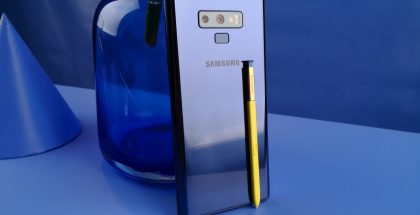 Uuden Galaxy Note9:n kärkiväri on sininen, joka yhdistyy keltaisen S Pen -kynän kanssa.