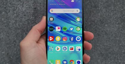 Huawei P Smart 2019 on varustettu 6,21 tuuman näytöllä, jonka yläreunassa on pienikokoinen, pyöreästi muotoiltu lovi etukameralle.