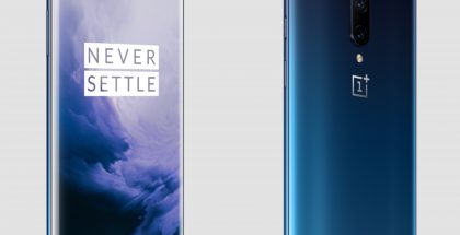 OnePlus 7 Pro Nebula Blue -värissä.