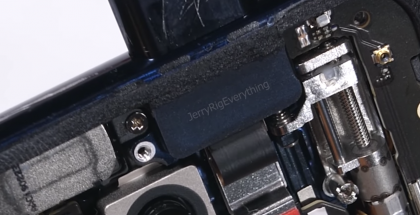 OnePlus 7 Pron esiin nousevan kamera vie melko paljon tilaa laitteen sisältä.