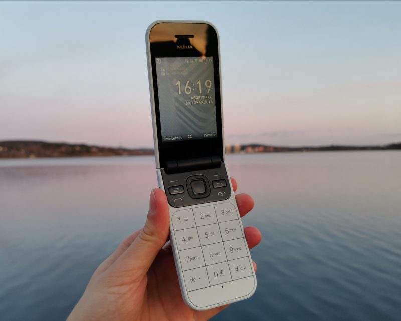 Nokia 2720 Flip.