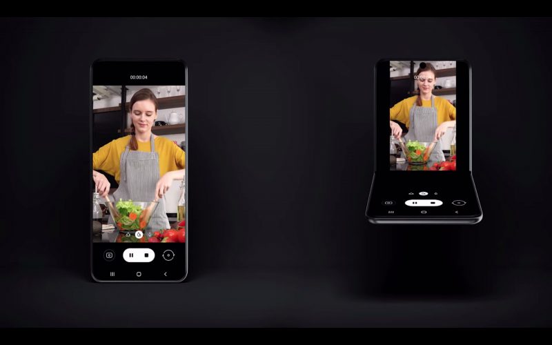 Samsung on esitellyt jo konseptia simpukkapuhelimen tavoin avautuvasta taittuvanäyttöisestä älypuhelimesta.