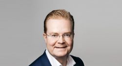 Nokian Matkapuhelinverkot-liiketoimintaryhmän johtaja Tommi Uitto.