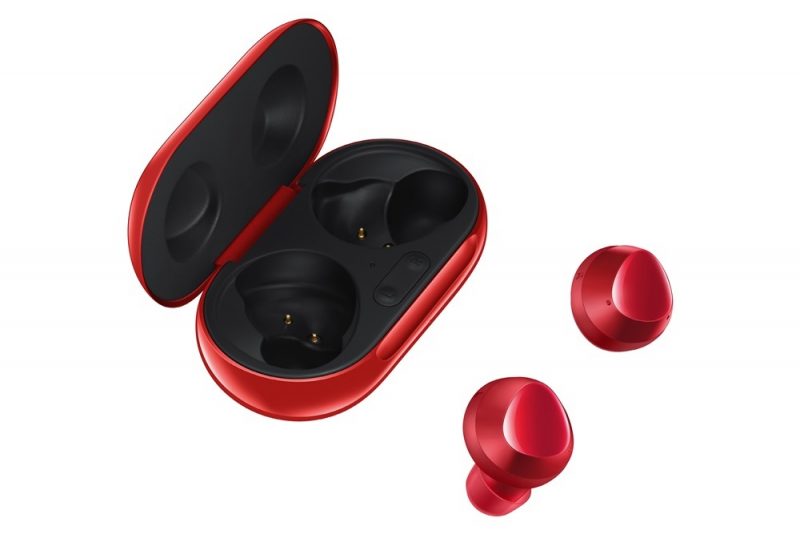 Samsung Galaxy Buds+ -kuulokkeet punaisessa värissä.