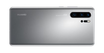 Huawei P30 Pro New Editionin käytännössä ainoa uudistus on uusi Silver Frost -värivaihtoehto, joka nähtiin ensi kerran P40-sarjan puhelimissa.