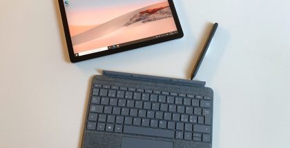 Nykyinen Microsoft Surface Go 2, näppäimistö ja kynä.