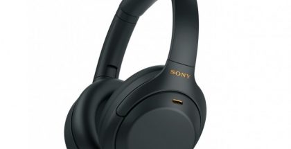 Sony WH-1000XM4 -kuulokkeet mustana.