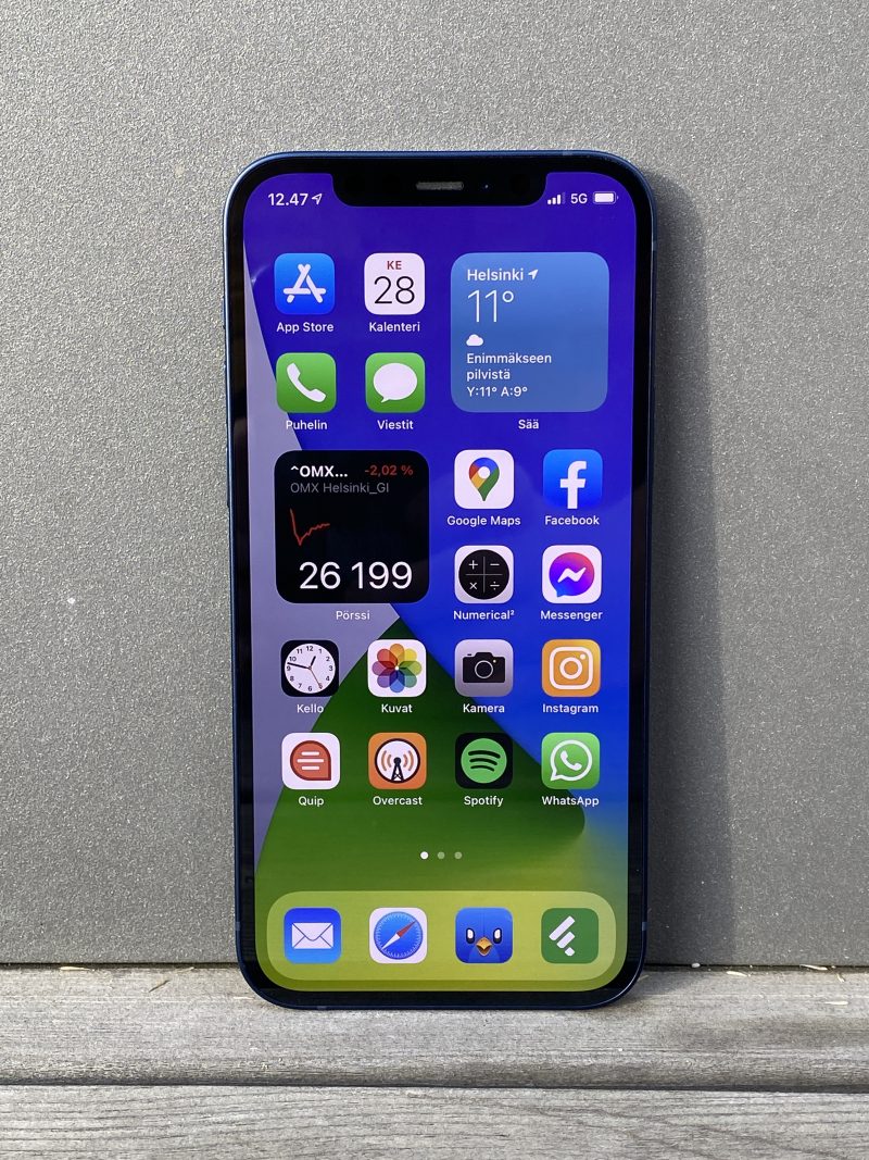 Edeltäjistään poiketen iPhone 12:ssa on OLED-näyttö.