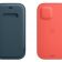 Nahkatasku on saatavilla neljässä eri värissä eri kokoisina versioina kaikille iPhone 12 -puhelimille.