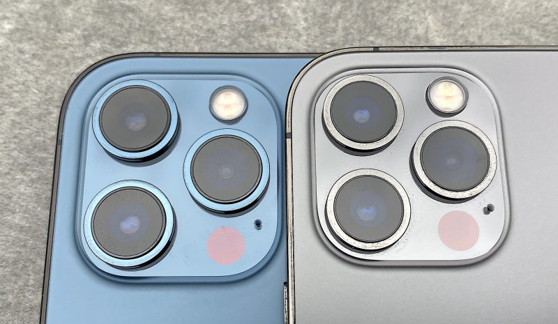 iPhone 12 Pro Maxissa on suuremmat kameralinssit kuin iPhone 12 Prossa.