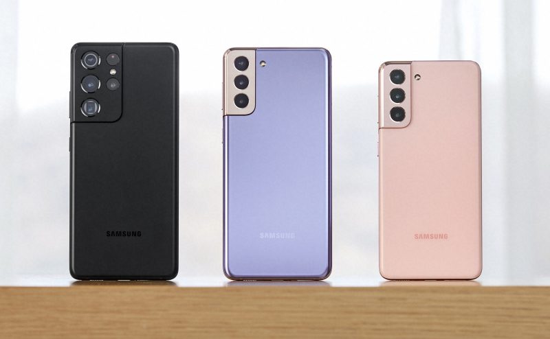 Samsung Galaxy S21 Ultra, Galaxy S21+ 5G ja Galaxy S21 5G.