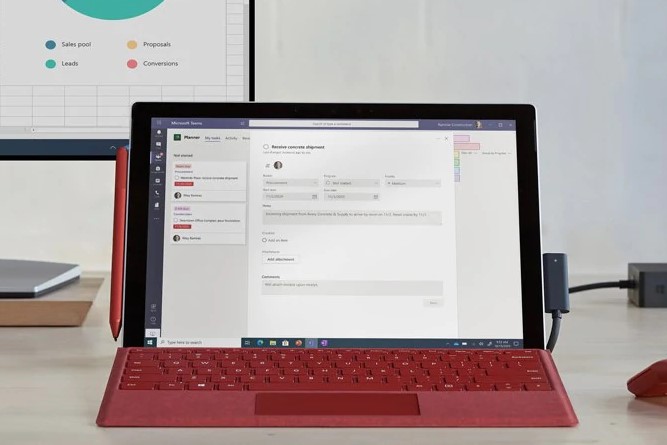 Surface Pro 7+ on suunnattu etätöihin ja -opiskeluun.