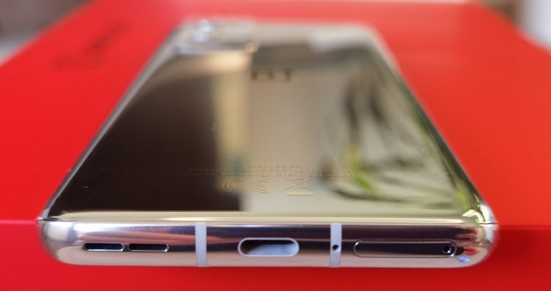 OnePlus 9 Pro alhaalta.