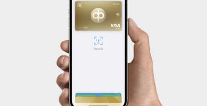 Kansainvälisesti Apple on mukana finanssipalveluissa Apple Pay -maksupalvelulla. Kuvassa OP:n kortti Applen Lompakko-sovelluksessa.