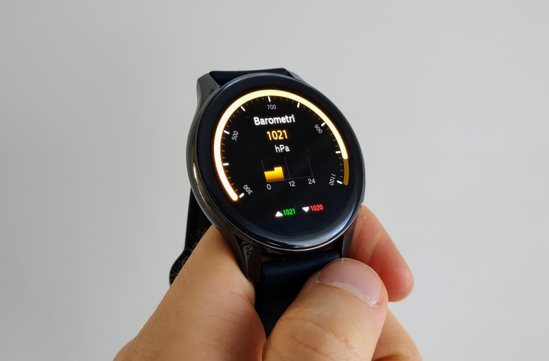 OnePlus Watchin näyttö on älykellolle erinomainen ja värintoistoltaan tarkka.