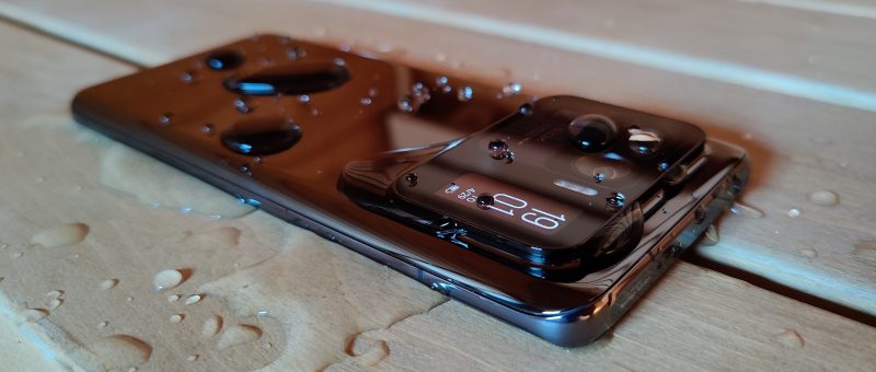 Xiaomi Mi 11 Ultra on IP68-luokiteltu ja täten ensimmäinen pöly- ja vesitiivis Xiaomi-huippupuhelin.