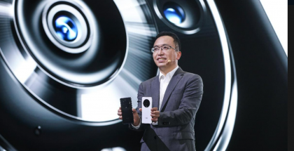 Honorin toimitusjohtaja George Zhao julkisti Magic3-puhelimet.
