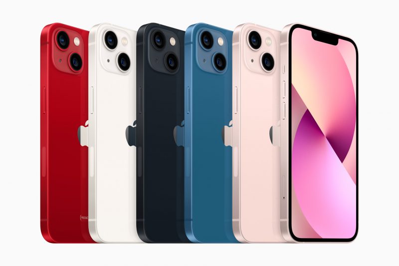 Vertailun vuoksi: Apple iPhone 13 eri väreissä.