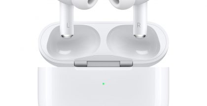 Nykyiset AirPods Pro -kuulokkeet ja latauskotelo, jonka Apple päivitti MagSafe-tuella syksyllä 2021.