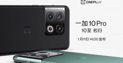 OnePlus 10 Pro kahdessa eri värissä. Kuvankaappaus videolta.