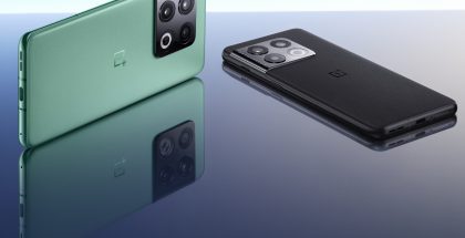 OnePlus 10 Pro, vihreä Emerald Forest ja musta Volcanic Black.
