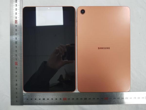 Samsung-tablettilaite mallikoodilla SM-T270. Mallinimestä ei ole vielä tietoa.