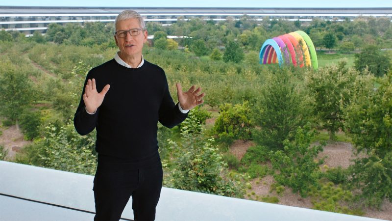 Applen toimitusjohtaja Tim Cook yhtiön virtuaalitilaisuudessa syksyllä 2020.