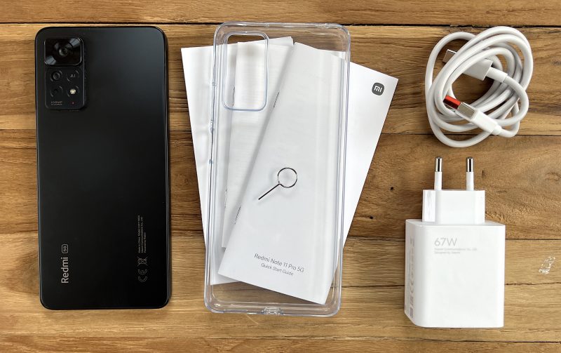 Redmi Note 11 Pro 5G:n myyntipakkauksen sisältö.