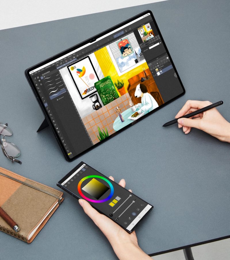 Galaxy Tab S8 -tablettien, kuten kuvan Galaxy Tab S8 Ultran, mukana tulee S Pen -kynä.