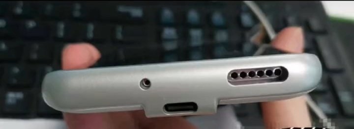 Huawein P50 Prolle suunniteltu 5G-suojakuori sisältää USB-C-liitännän. Kuva: Equal Leaks.