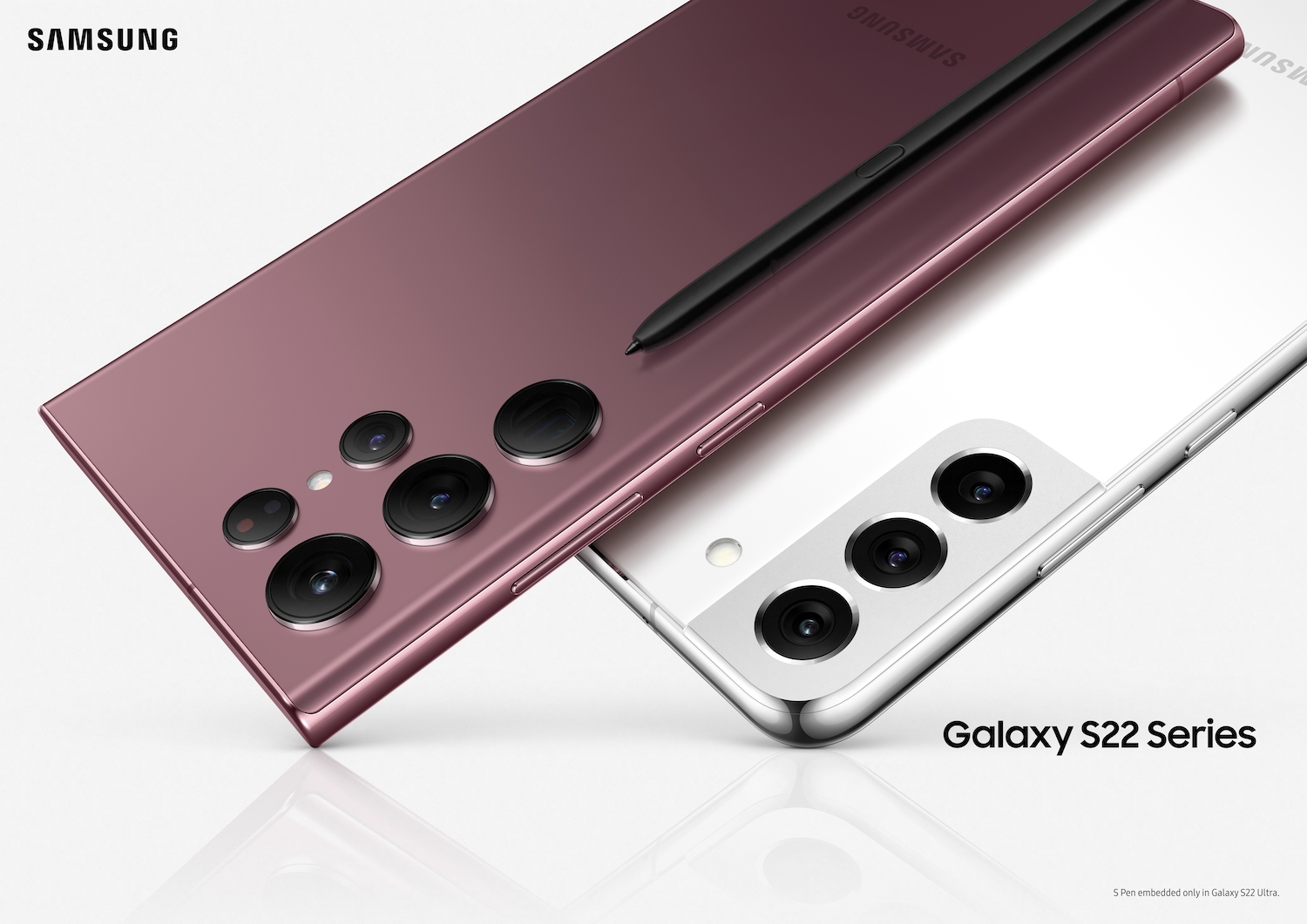 Samsung Galaxy S22 -sarja sisältää kolme mallia, joista kuvassa Galaxy S22 Ultra ja Galaxy S22+.