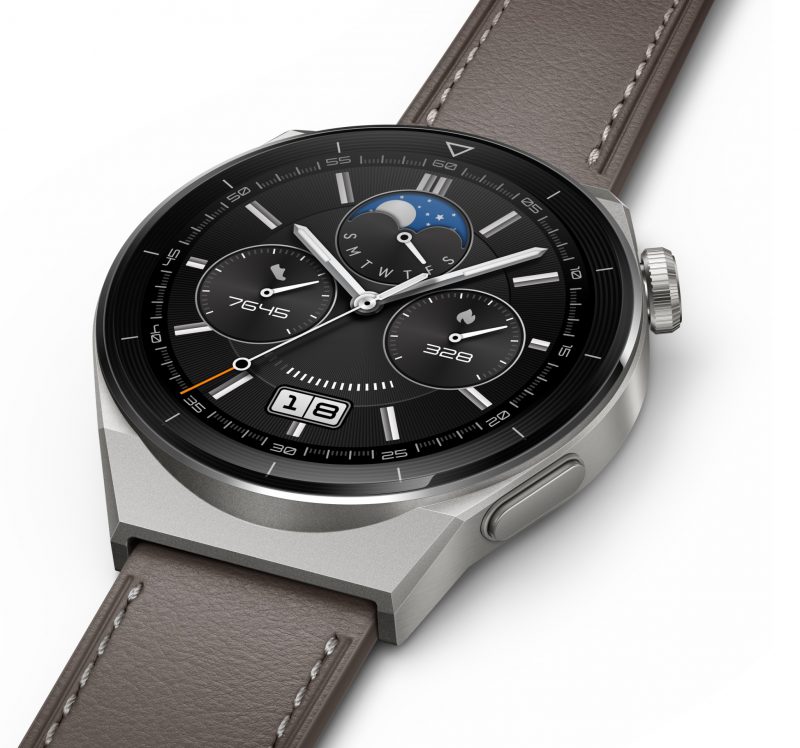 Huawei Watch GT 3 Pron titaanirakenteinen versio nahkarannekkeella.