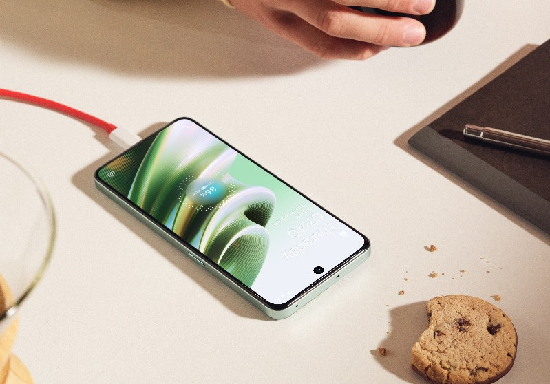 OnePlus 10R 5G:ssä on erittäin nopea, jopa 150 watin pikalataus.
