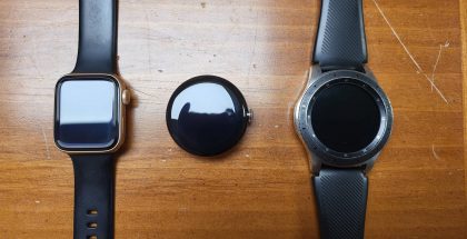 Keskellä Googlen Pixel Watch, vasemmalla 40 mm -koon Apple Watch ja oikealla 46 mm -koon Samsung Galaxy Watch. Kuva: tagtech414 / Reddit.